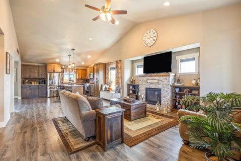 Tiny photo for 1002 NE Discovery Loop, Prineville, OR 97754 (MLS # 220219418)