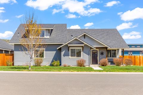 Photo of 1002 NE Discovery Loop, Prineville, OR 97754 (MLS # 220219418)