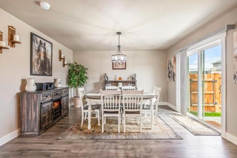 Tiny photo for 1002 NE Discovery Loop, Prineville, OR 97754 (MLS # 220219418)