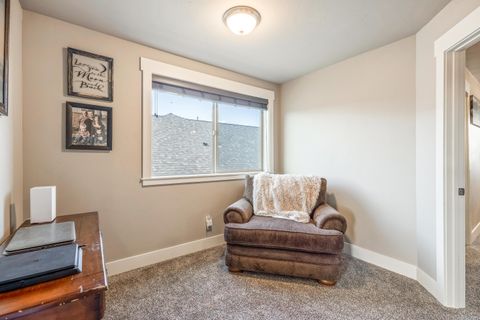 Tiny photo for 1002 NE Discovery Loop, Prineville, OR 97754 (MLS # 220219418)