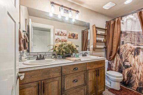 Tiny photo for 1002 NE Discovery Loop, Prineville, OR 97754 (MLS # 220219418)