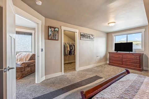 Tiny photo for 1002 NE Discovery Loop, Prineville, OR 97754 (MLS # 220219418)