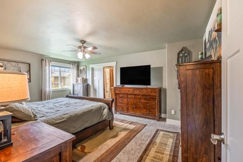 Tiny photo for 1002 NE Discovery Loop, Prineville, OR 97754 (MLS # 220219418)