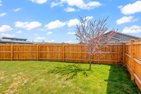 Tiny photo for 1002 NE Discovery Loop, Prineville, OR 97754 (MLS # 220219418)