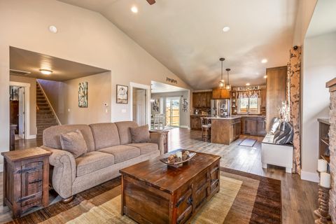 Tiny photo for 1002 NE Discovery Loop, Prineville, OR 97754 (MLS # 220219418)