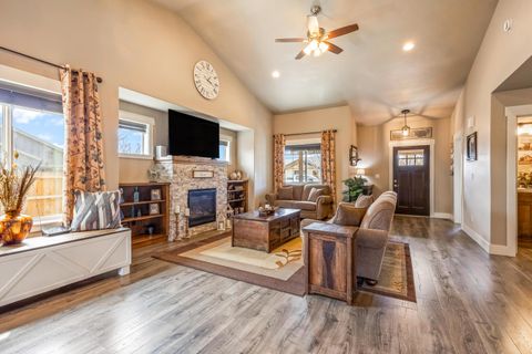 Tiny photo for 1002 NE Discovery Loop, Prineville, OR 97754 (MLS # 220219418)