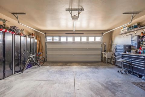 Tiny photo for 1002 NE Discovery Loop, Prineville, OR 97754 (MLS # 220219418)