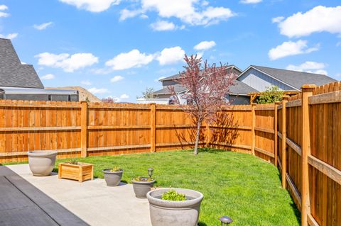 Tiny photo for 1002 NE Discovery Loop, Prineville, OR 97754 (MLS # 220219418)