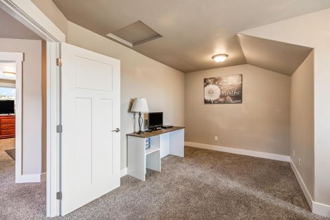 Tiny photo for 1002 NE Discovery Loop, Prineville, OR 97754 (MLS # 220219418)