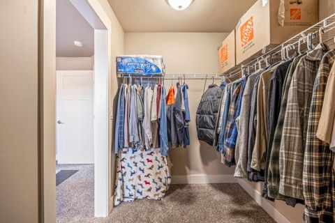 Tiny photo for 1002 NE Discovery Loop, Prineville, OR 97754 (MLS # 220219418)