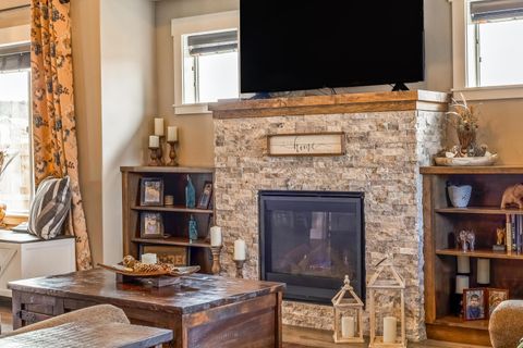 Tiny photo for 1002 NE Discovery Loop, Prineville, OR 97754 (MLS # 220219418)