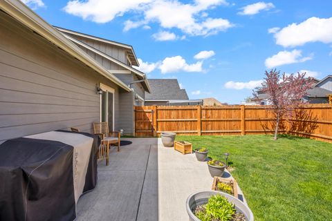 Tiny photo for 1002 NE Discovery Loop, Prineville, OR 97754 (MLS # 220219418)