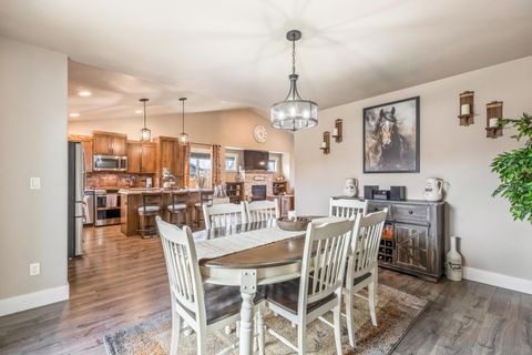 Tiny photo for 1002 NE Discovery Loop, Prineville, OR 97754 (MLS # 220219418)