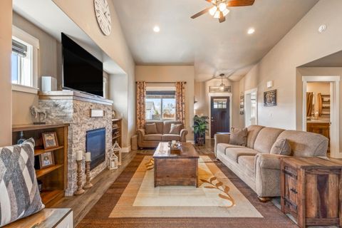 Tiny photo for 1002 NE Discovery Loop, Prineville, OR 97754 (MLS # 220219418)