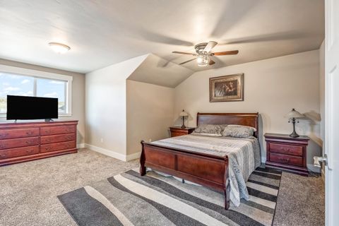 Tiny photo for 1002 NE Discovery Loop, Prineville, OR 97754 (MLS # 220219418)