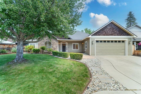 Photo of 13 Portabello Way, Eagle Point, OR 97524 (MLS # 220223113)