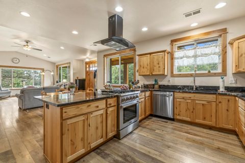 Tiny photo for 1139 Paper Birch Way, Klamath Falls, OR 97601 (MLS # 220219407)