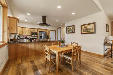 Tiny photo for 1139 Paper Birch Way, Klamath Falls, OR 97601 (MLS # 220219407)