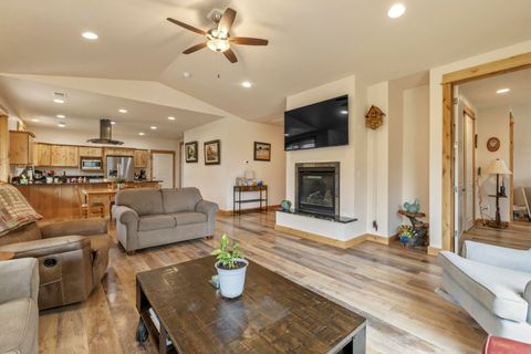 Tiny photo for 1139 Paper Birch Way, Klamath Falls, OR 97601 (MLS # 220219407)