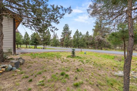 Tiny photo for 1139 Paper Birch Way, Klamath Falls, OR 97601 (MLS # 220219407)