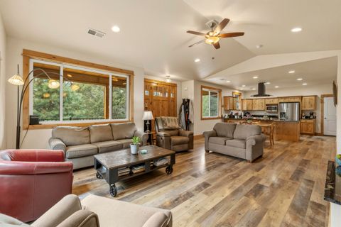 Tiny photo for 1139 Paper Birch Way, Klamath Falls, OR 97601 (MLS # 220219407)