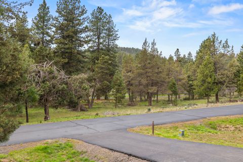Tiny photo for 1139 Paper Birch Way, Klamath Falls, OR 97601 (MLS # 220219407)