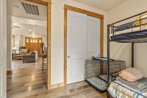 Tiny photo for 1139 Paper Birch Way, Klamath Falls, OR 97601 (MLS # 220219407)