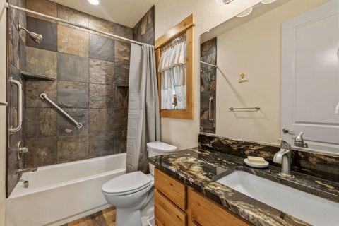 Tiny photo for 1139 Paper Birch Way, Klamath Falls, OR 97601 (MLS # 220219407)