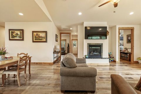 Tiny photo for 1139 Paper Birch Way, Klamath Falls, OR 97601 (MLS # 220219407)