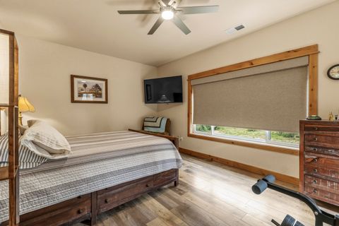 Tiny photo for 1139 Paper Birch Way, Klamath Falls, OR 97601 (MLS # 220219407)