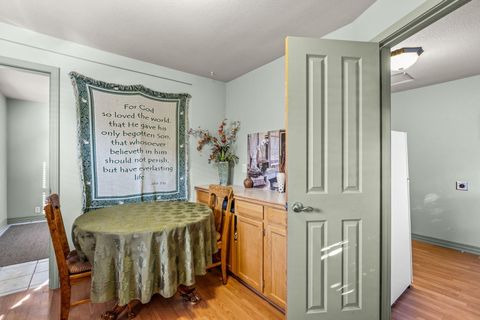 Tiny photo for 654 NW 4th Street, Redmond, OR 97756 (MLS # 220219892)