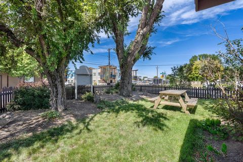 Tiny photo for 654 NW 4th Street, Redmond, OR 97756 (MLS # 220219892)