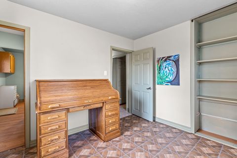 Tiny photo for 654 NW 4th Street, Redmond, OR 97756 (MLS # 220219892)
