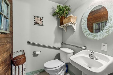 Tiny photo for 654 NW 4th Street, Redmond, OR 97756 (MLS # 220219892)