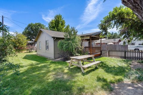 Tiny photo for 654 NW 4th Street, Redmond, OR 97756 (MLS # 220219892)