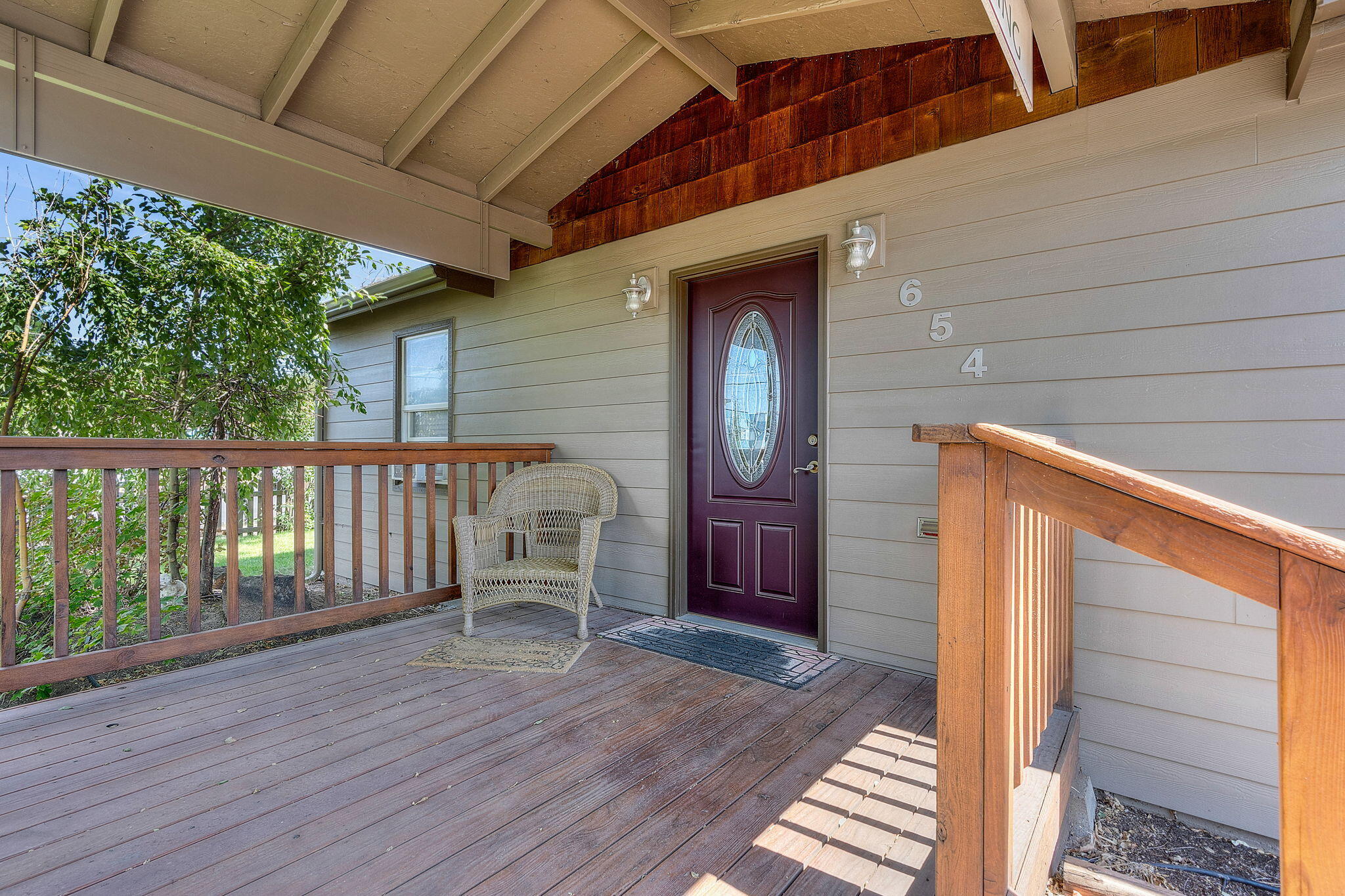654 NW 4th Street