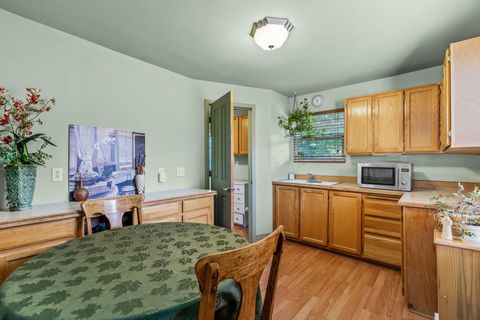 Tiny photo for 654 NW 4th Street, Redmond, OR 97756 (MLS # 220219892)