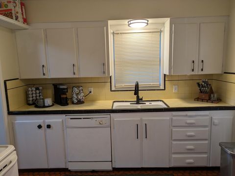 Tiny photo for 1200 Mt Pitt Avenue, Medford, OR 97501 (MLS # 220213263)