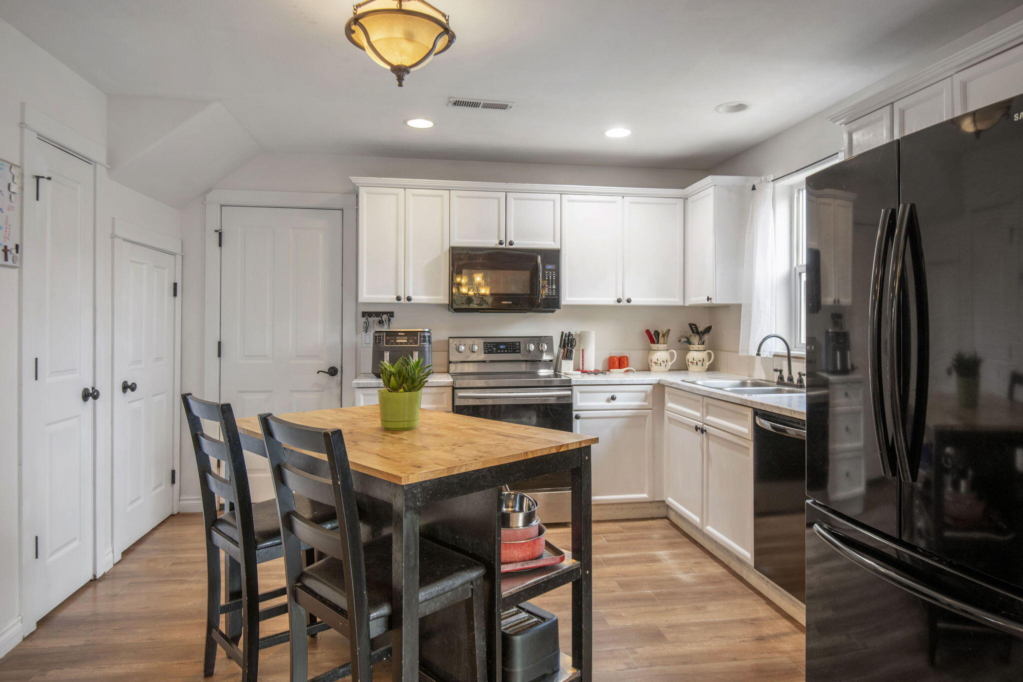 3433 SW Kalama Avenue