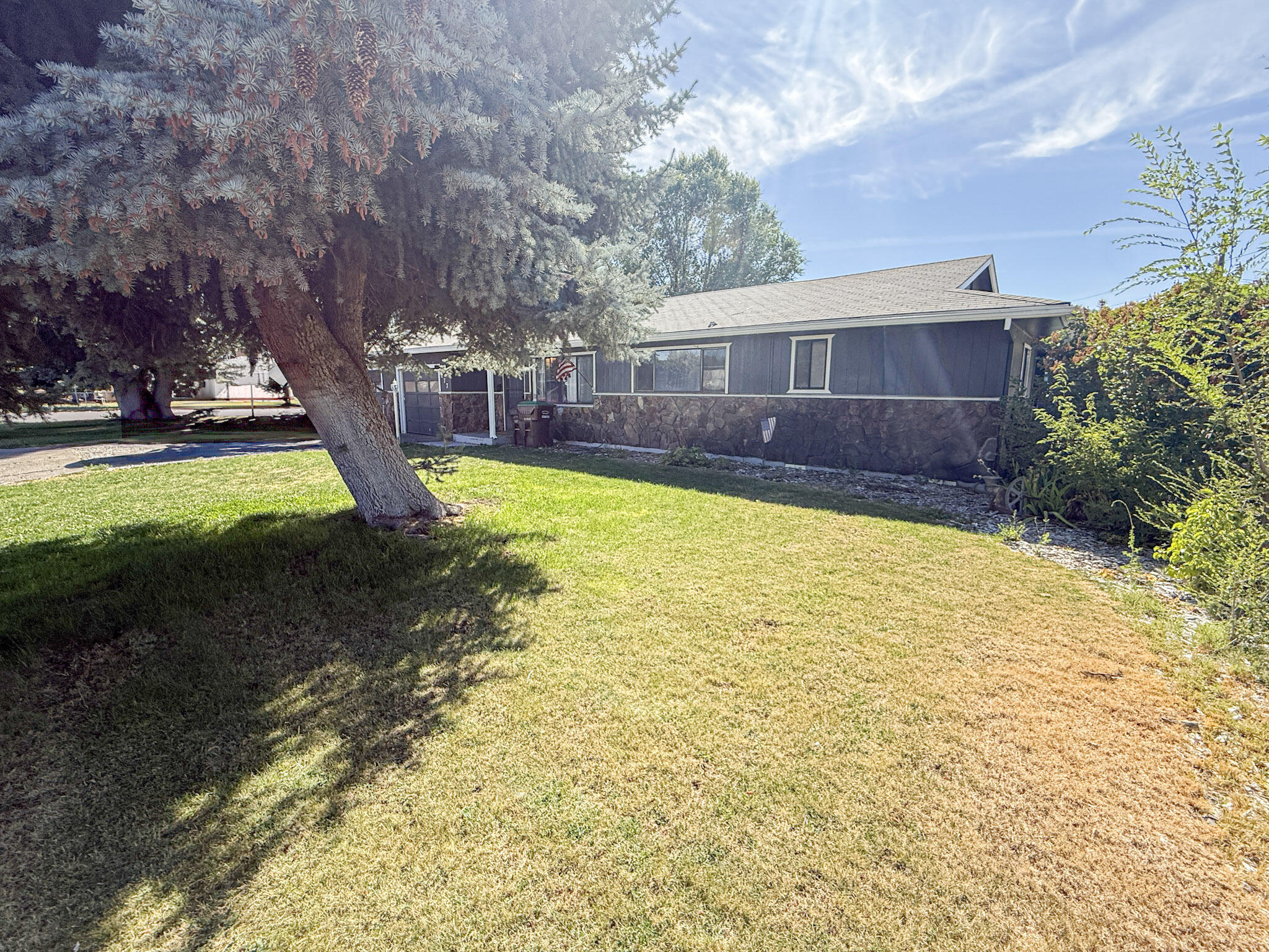 297 SE Fairview Street