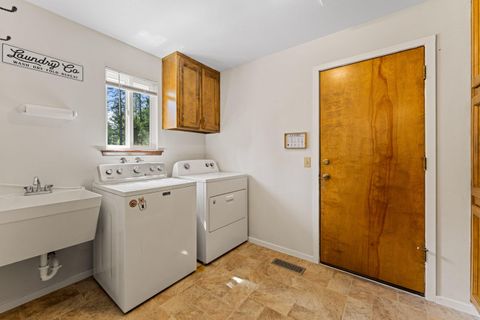 Tiny photo for 2276 Azalea Drive, Grants Pass, OR 97526 (MLS # 220217648)