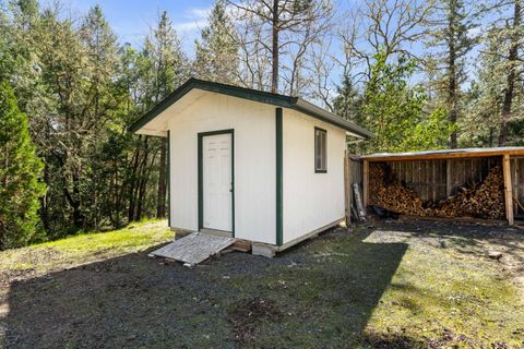 Tiny photo for 2276 Azalea Drive, Grants Pass, OR 97526 (MLS # 220217648)