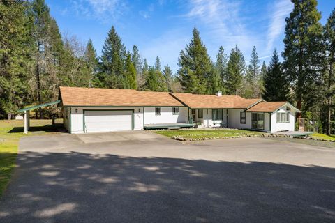 Photo of 2276 Azalea Drive, Grants Pass, OR 97526 (MLS # 220217648)