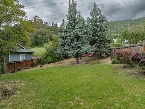 Tiny photo for 1888 NE Beacon Drive, Grants Pass, OR 97526 (MLS # 220219976)