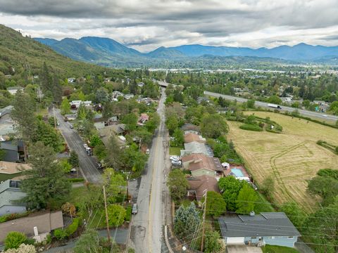 Tiny photo for 1888 NE Beacon Drive, Grants Pass, OR 97526 (MLS # 220219976)