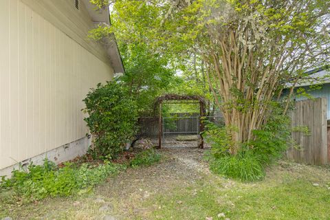 Tiny photo for 1888 NE Beacon Drive, Grants Pass, OR 97526 (MLS # 220219976)