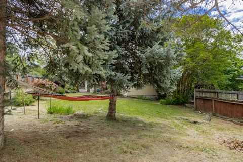 Tiny photo for 1888 NE Beacon Drive, Grants Pass, OR 97526 (MLS # 220219976)