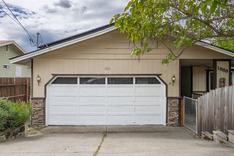 Tiny photo for 1888 NE Beacon Drive, Grants Pass, OR 97526 (MLS # 220219976)