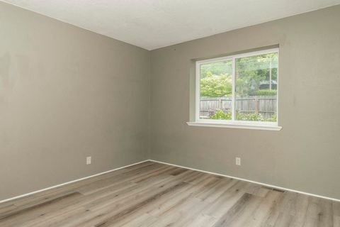 Tiny photo for 1888 NE Beacon Drive, Grants Pass, OR 97526 (MLS # 220219976)