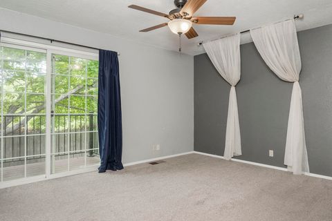 Tiny photo for 1888 NE Beacon Drive, Grants Pass, OR 97526 (MLS # 220219976)